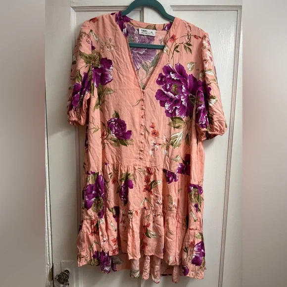 Tinsel
Petite Tiered Floral Dress - Picture 2 of 4